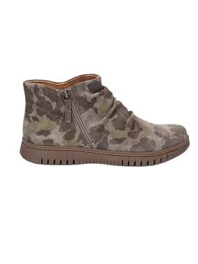 NWOT Comfortiva Calla Olive Camo Booties – Sz 10